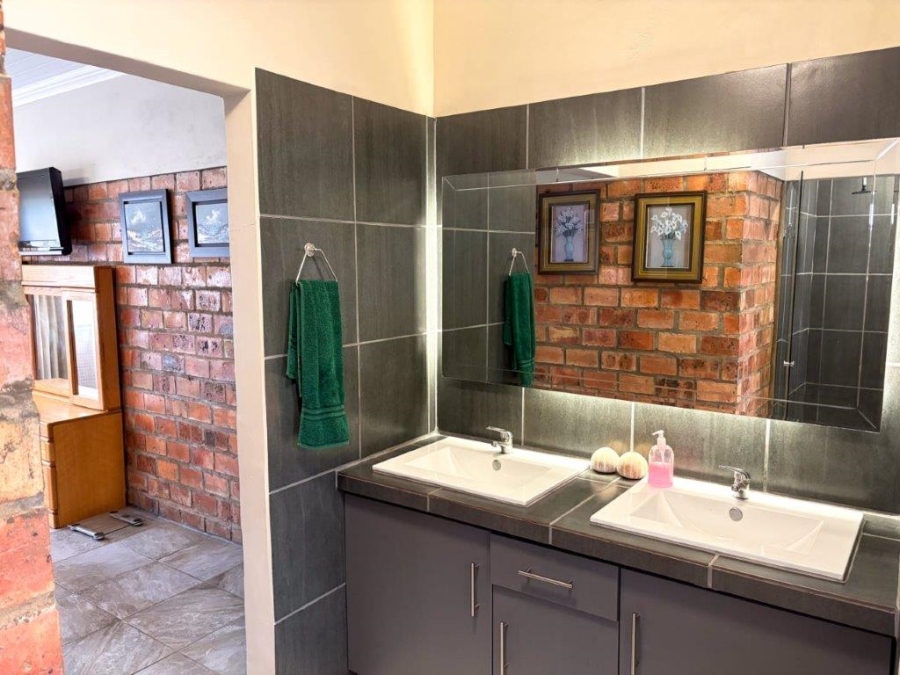3 Bedroom Property for Sale in Stilbaai Wes Western Cape